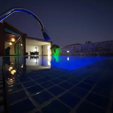 Loba With Private Pool Villa *